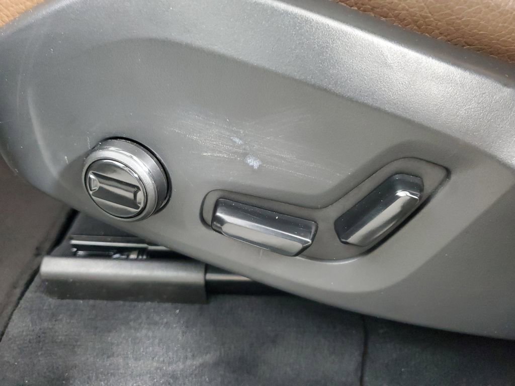 Certified 2025 Volvo XC60 B5 Plus image 23