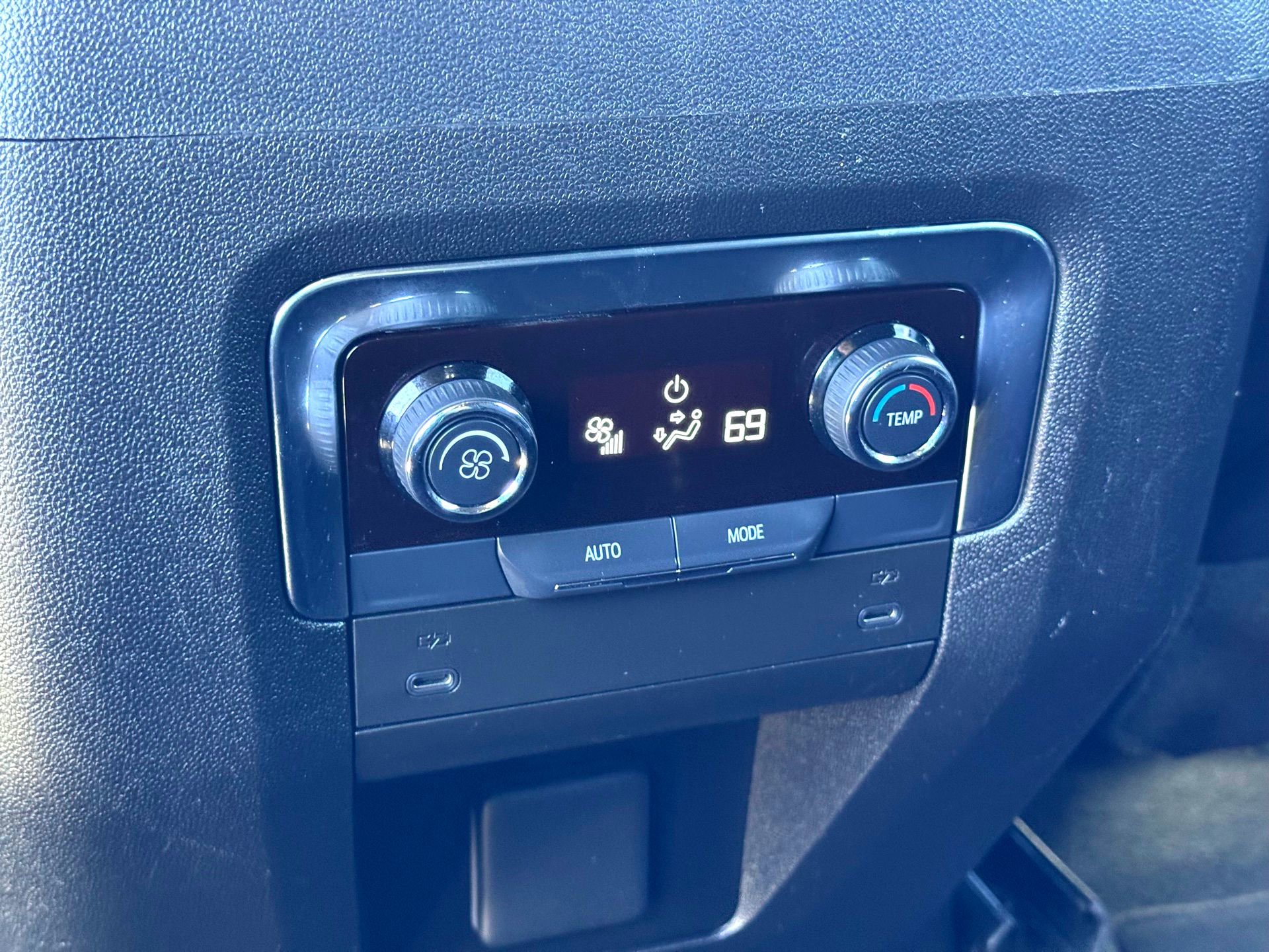 Used 2025 Chevrolet Tahoe Z71 image 21