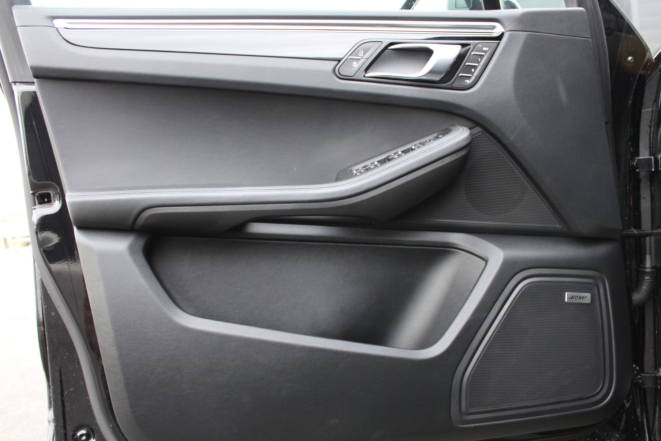 Certified 2023 Porsche Macan S image 14