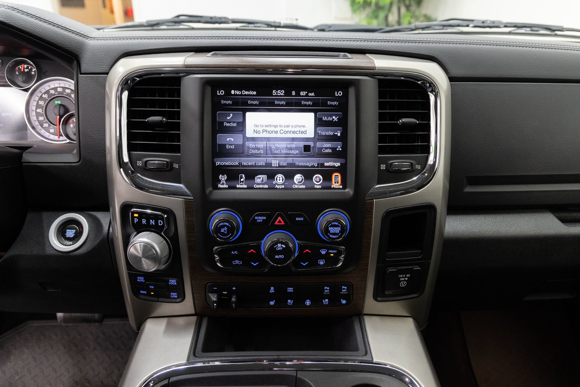 Used 2016 RAM 1500 Laramie w/ Convenience Group AWD/4WD image 18