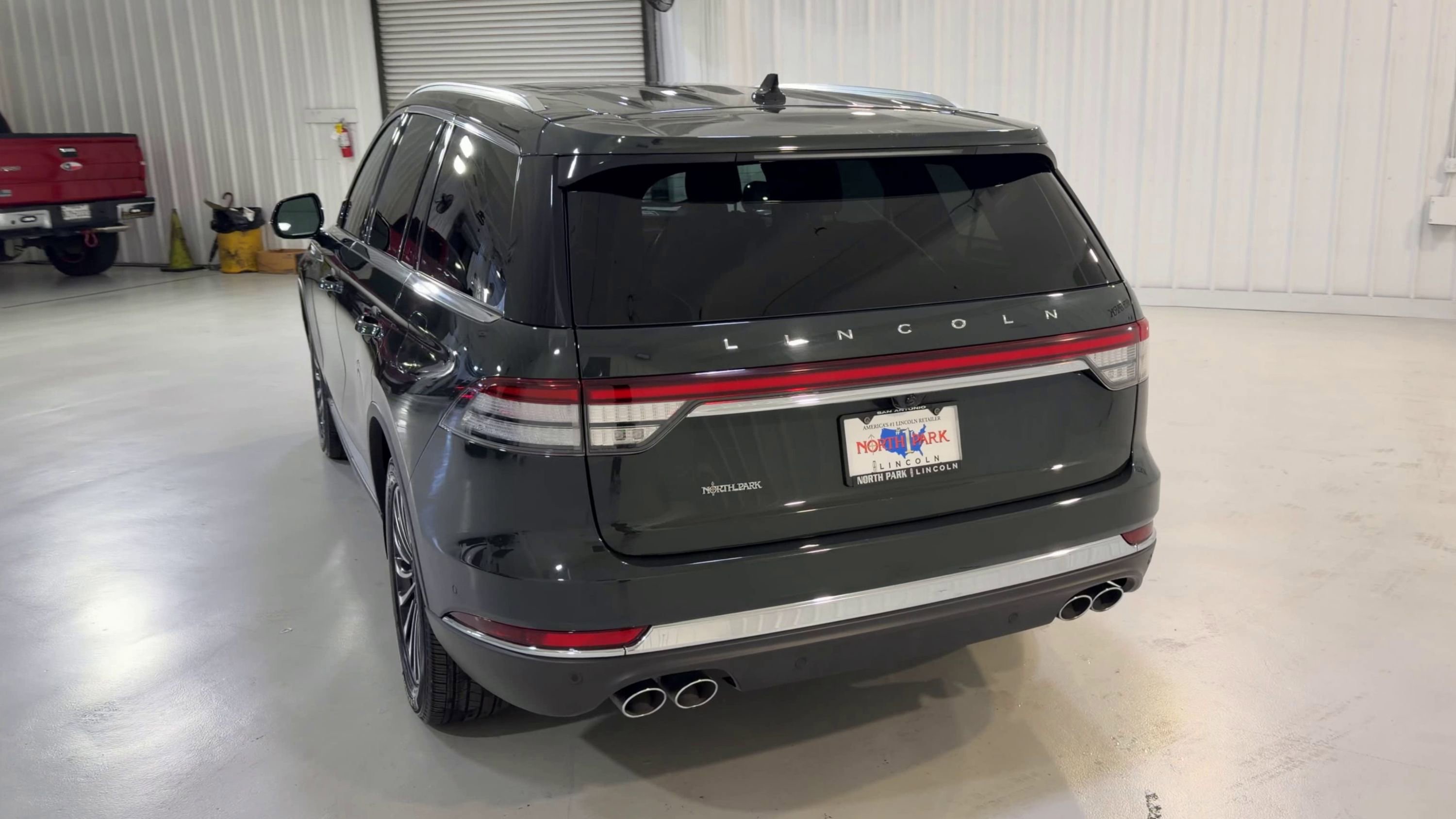 Used 2023 Lincoln Aviator Reserve w/ Equipment Group 201A RWD image 8
