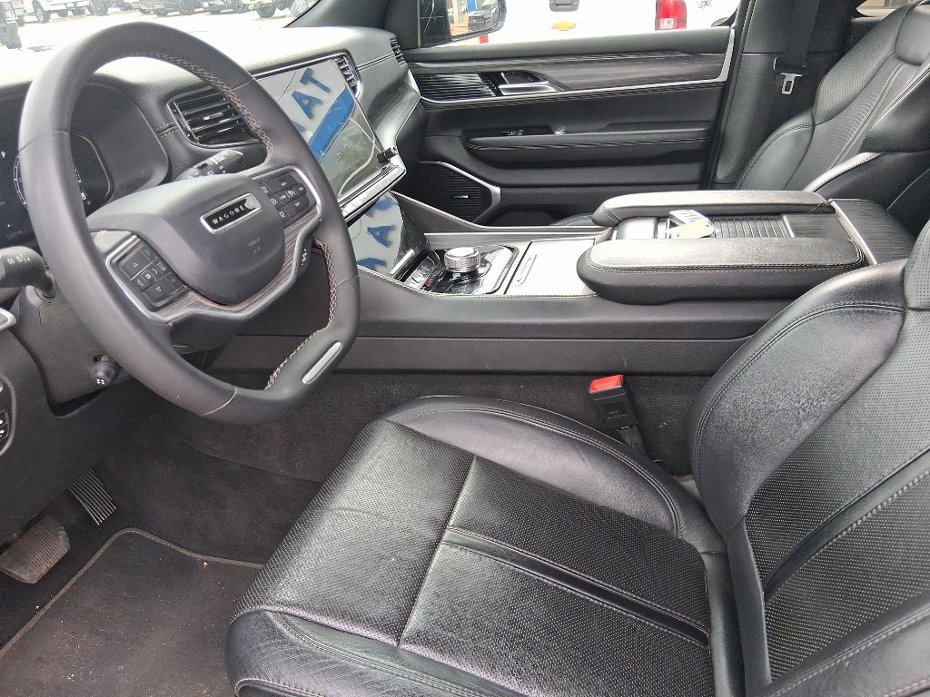 Used 2024 Jeep Wagoneer L Series II image 9