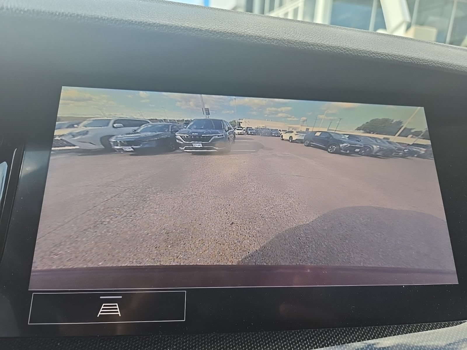 Used 2021 Buick Envision Essence FWD image 18