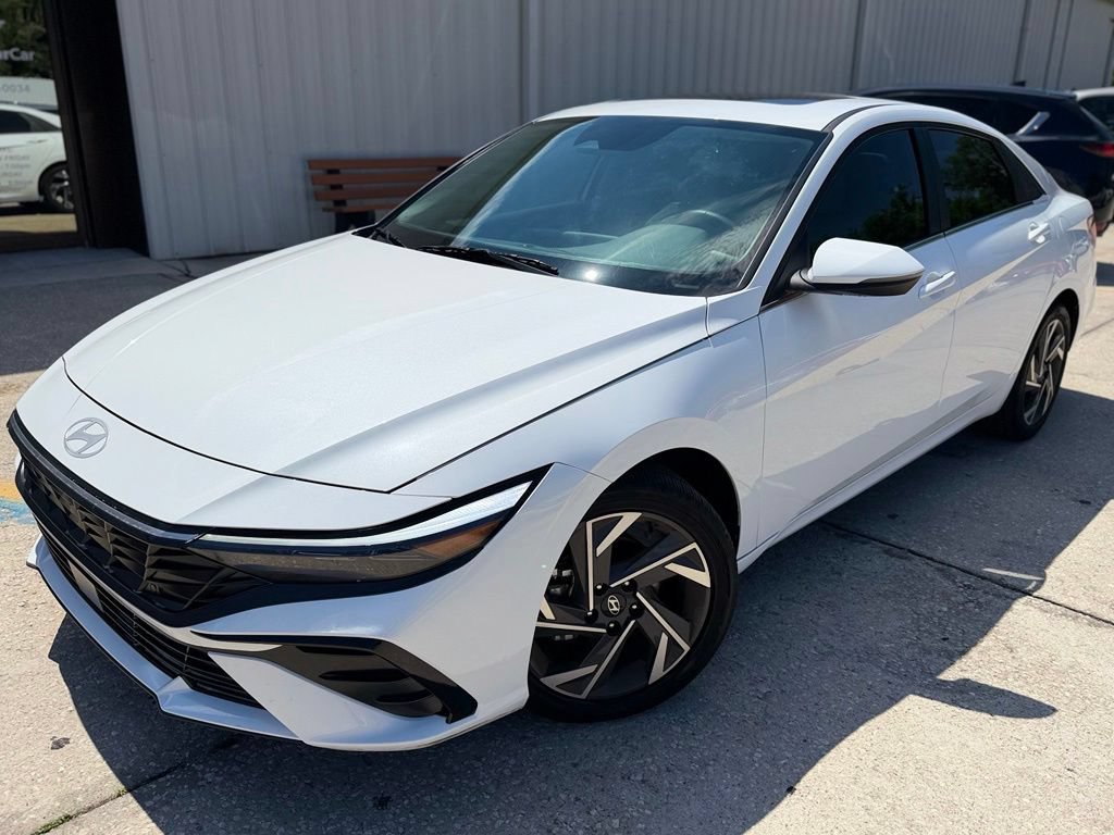 Used 2025 Hyundai Elantra Limited FWD image 1