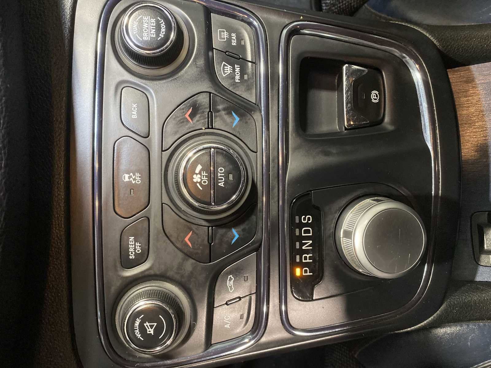 Used 2015 Chrysler 200 S w/ Navigation & Sound Group I image 17