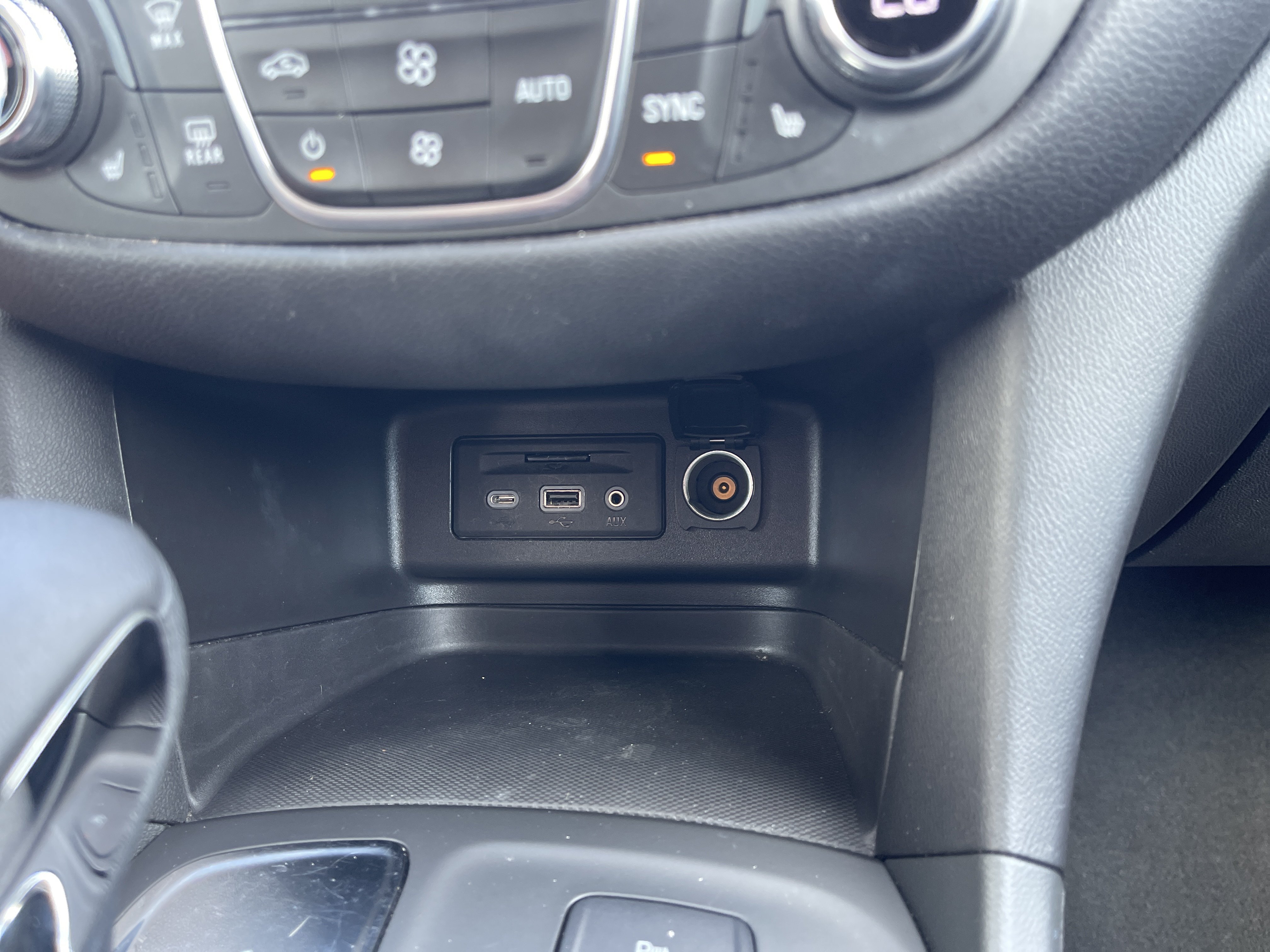 Used 2022 Chevrolet Equinox LT FWD image 28