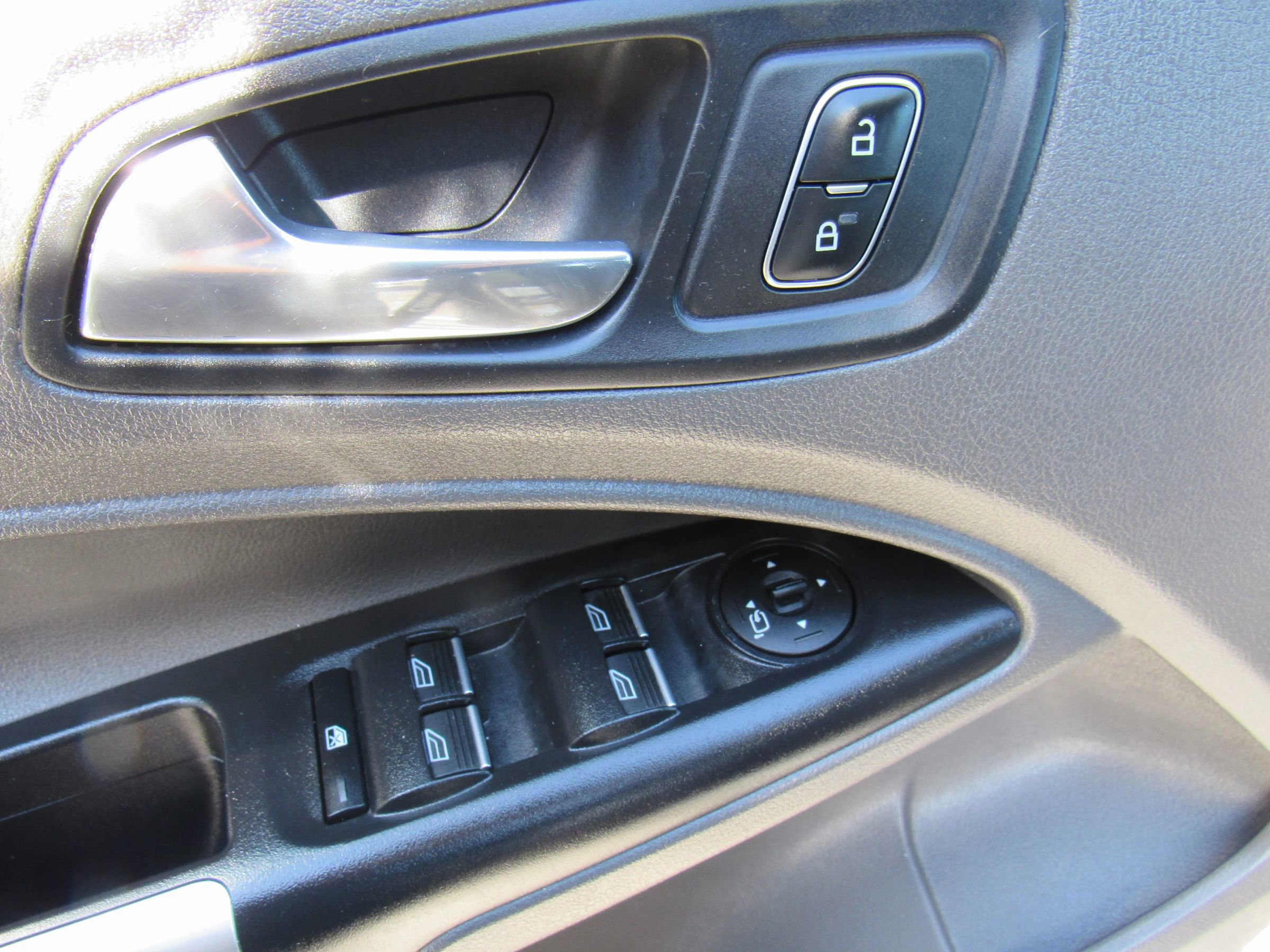 Used 2019 Ford Transit Connect XLT w/ Driver-Assist Package FWD image 11