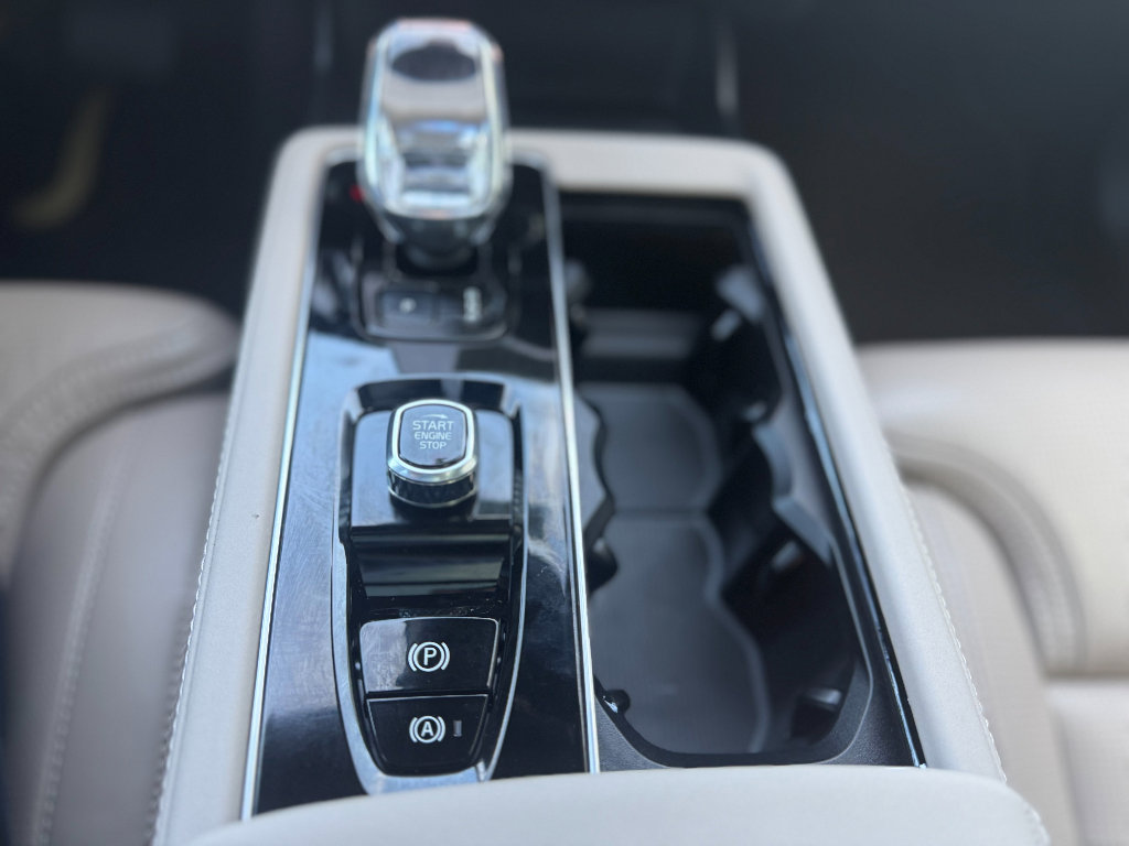 New 2026 Volvo XC90 B6 Ultra w/ Lounge Package image 24