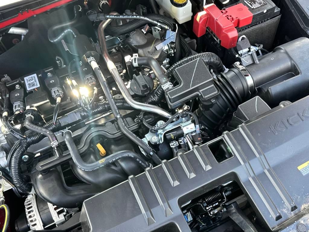 New 2025 Nissan Kicks SR image 30