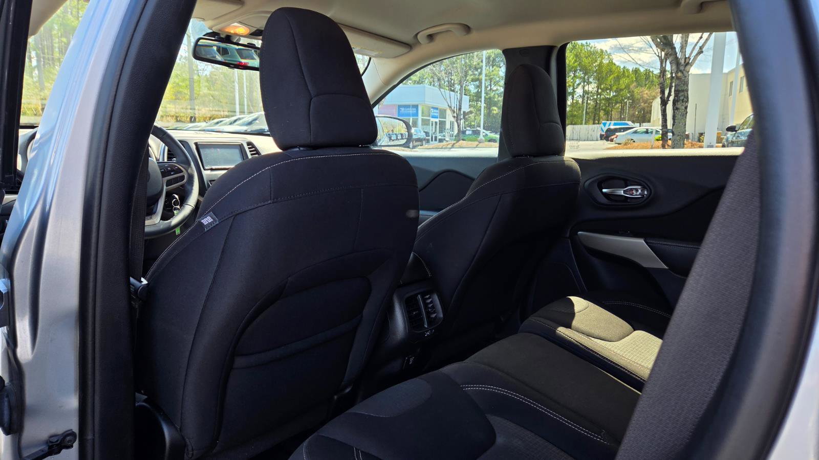 Used 2017 Jeep Cherokee Latitude w/ Safety/Convenience Group image 34