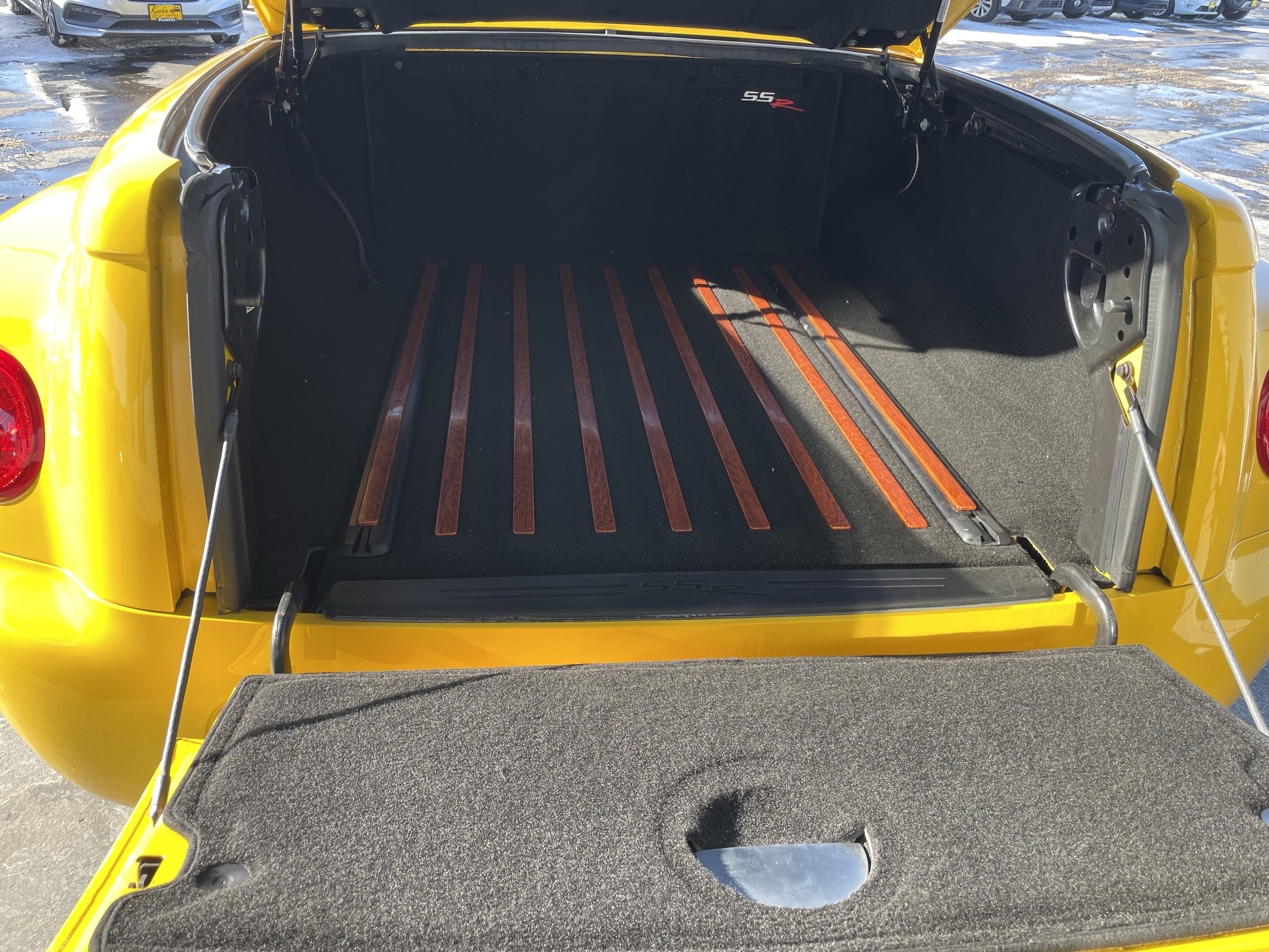 Used 2003 Chevrolet SSR w/ Preferred Equipment Group RWD image 22