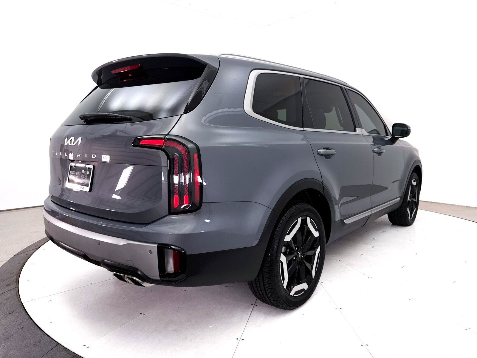Used 2024 Kia Telluride EX w/ EX Captain's Chair Package FWD image 20