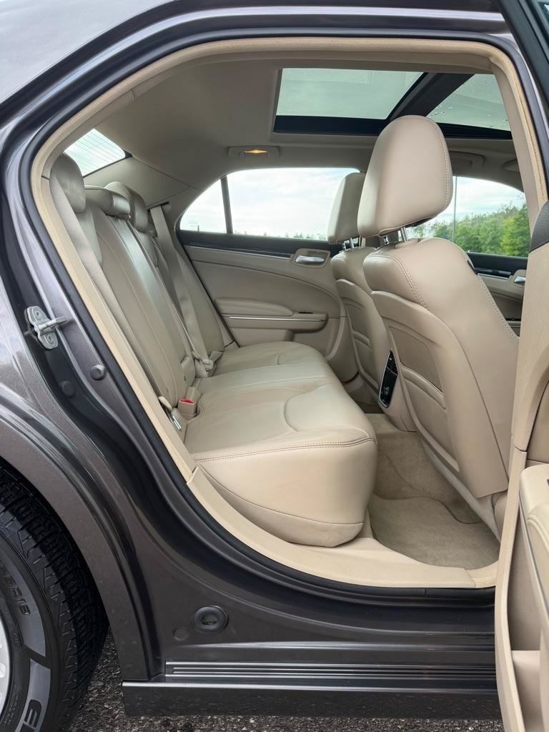 Used 2013 Chrysler 300 AWD w/ Driver Convenience Group image 19