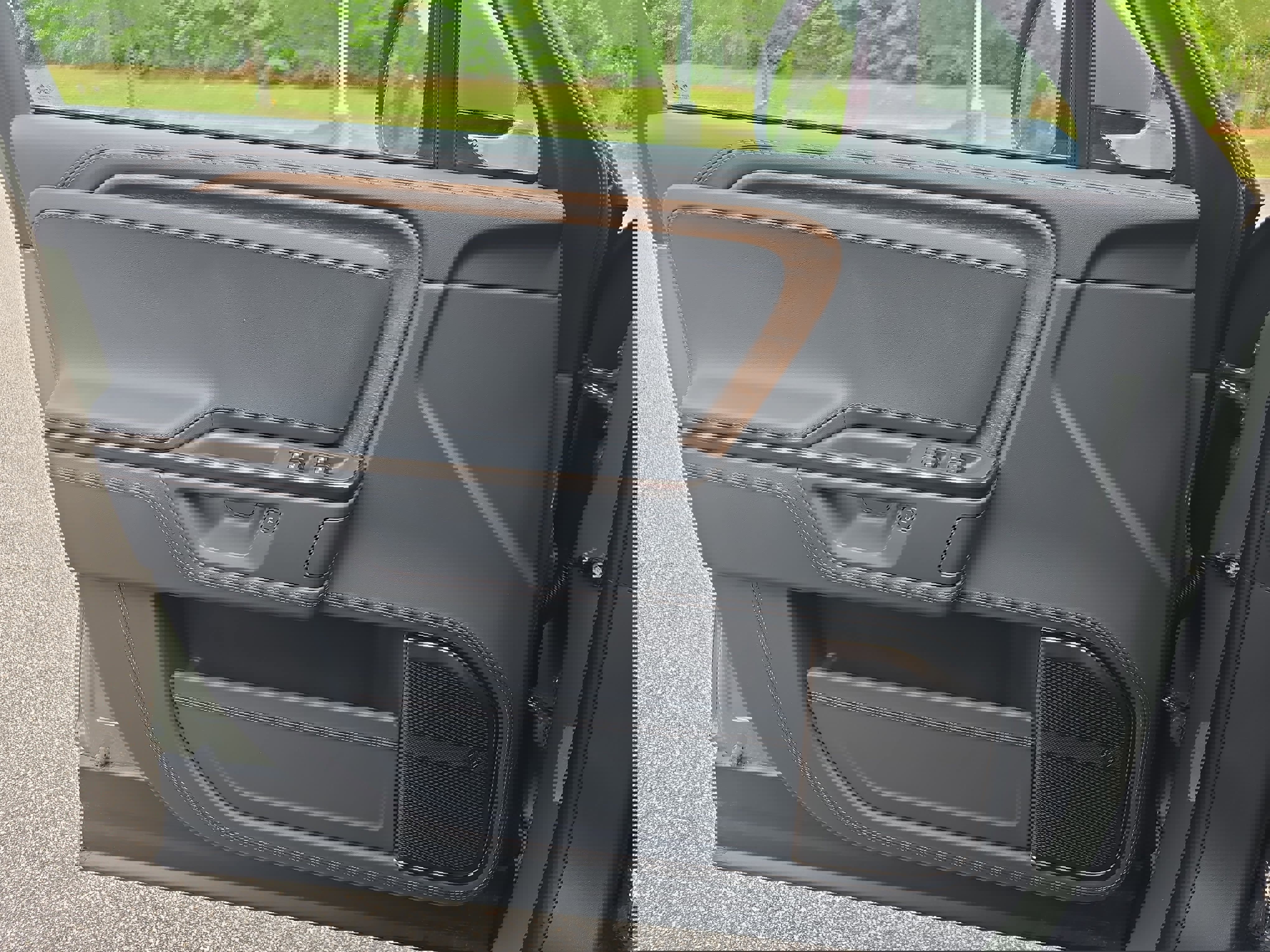 Used 2026 Rivian R1T Premium AWD/4WD image 25