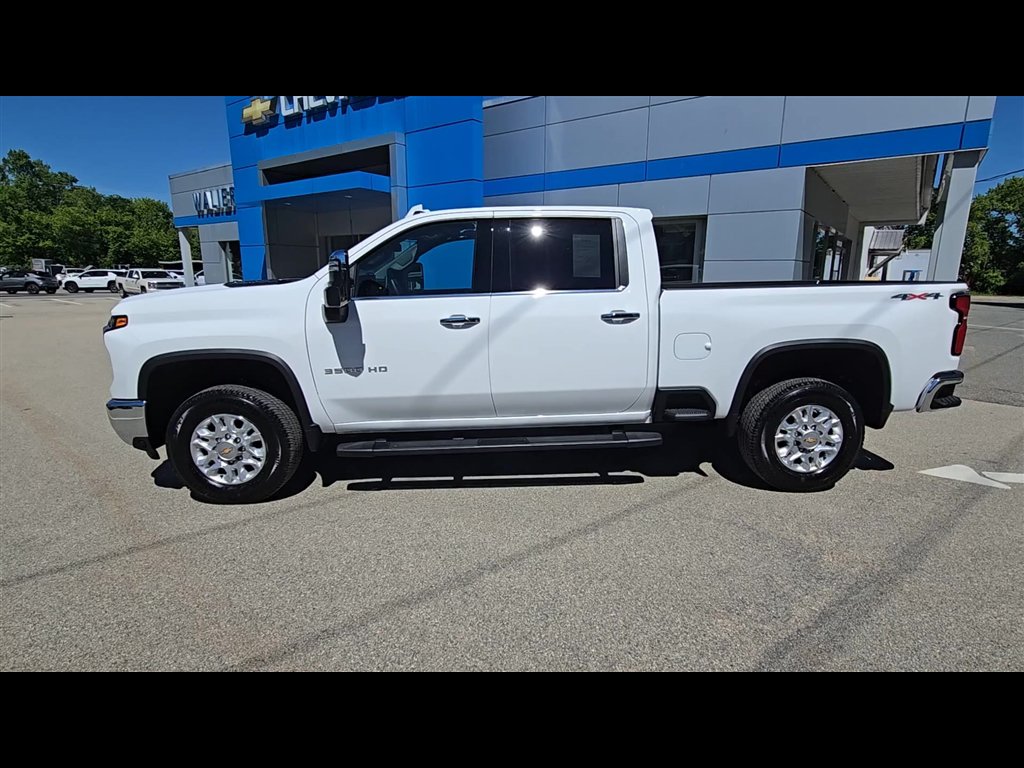Used 2026 Chevrolet Silverado 3500 LTZ w/ LTZ Convenience Package AWD/4WD image 5