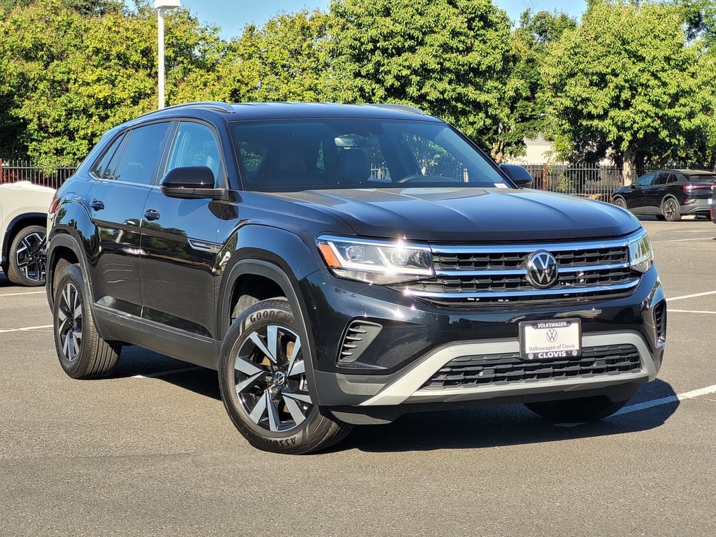 Used 2023 Volkswagen Atlas Cross Sport SE AWD/4WD image 2