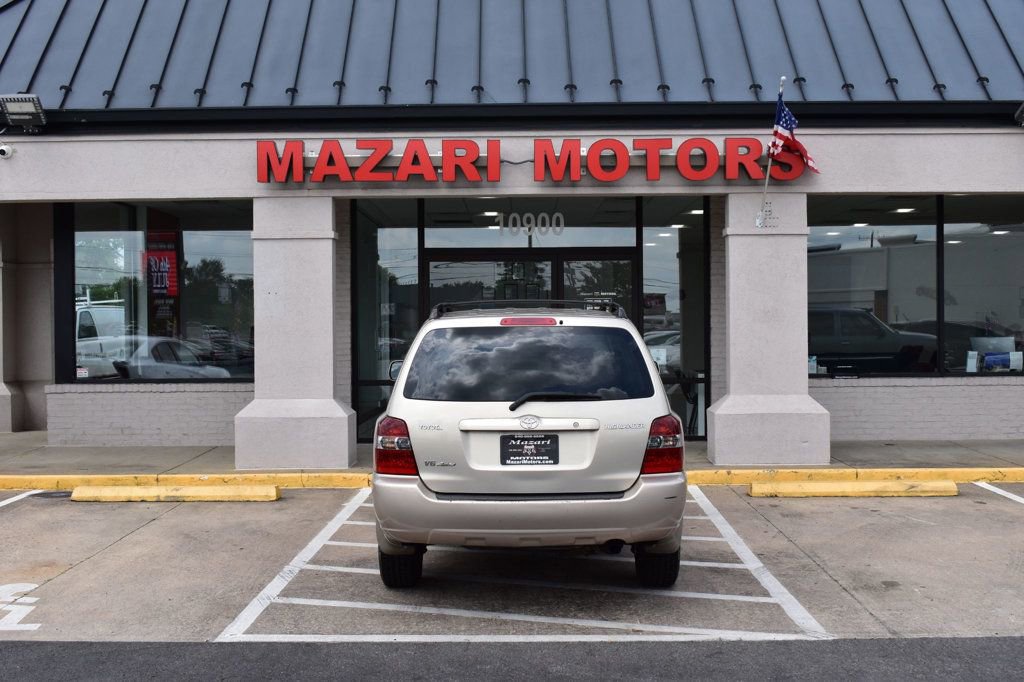 Used 2005 Toyota Highlander 4WD V6 w/ 3rd Row image 10