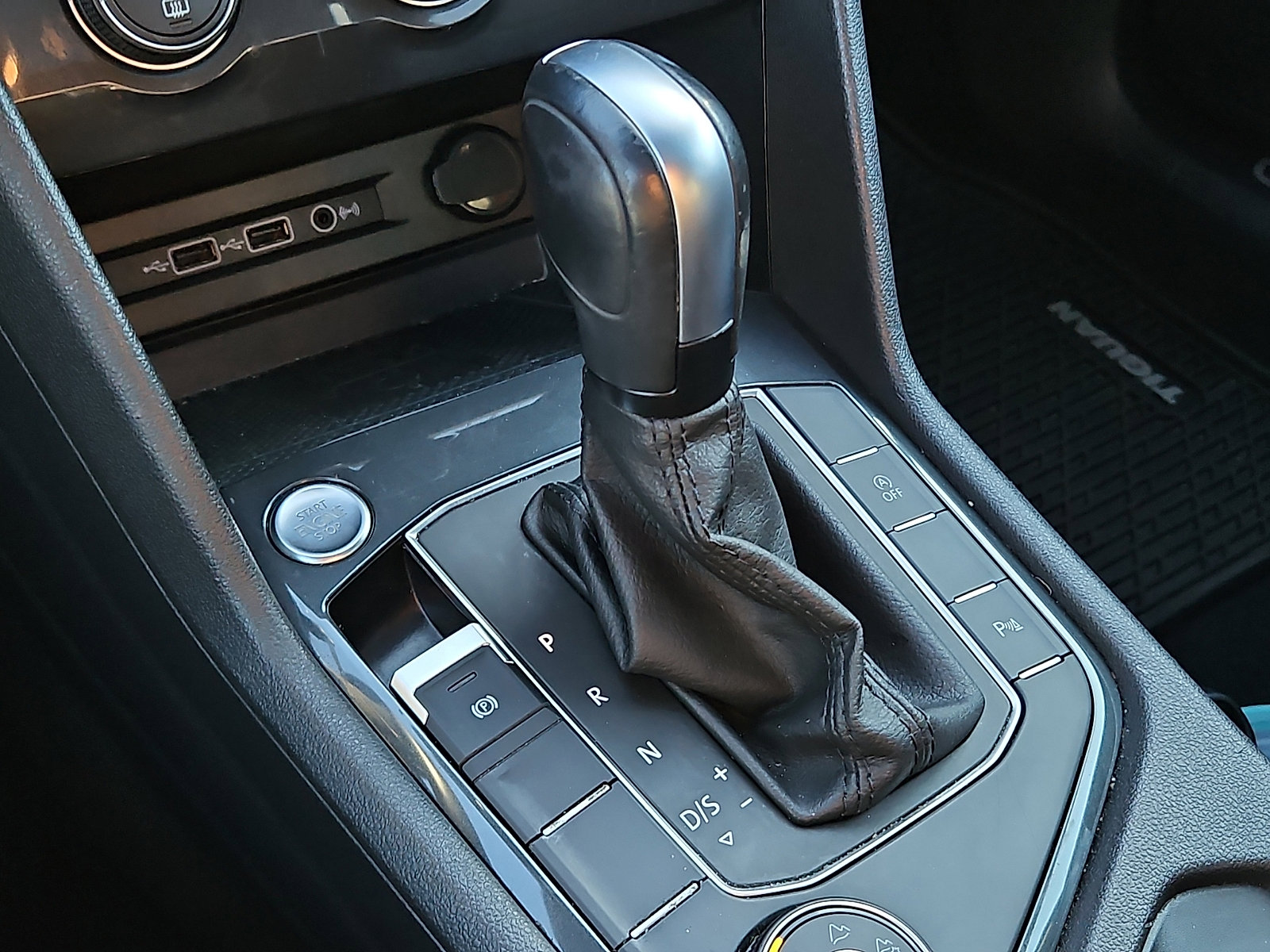 Used 2020 Volkswagen Tiguan SE R-Line image 15