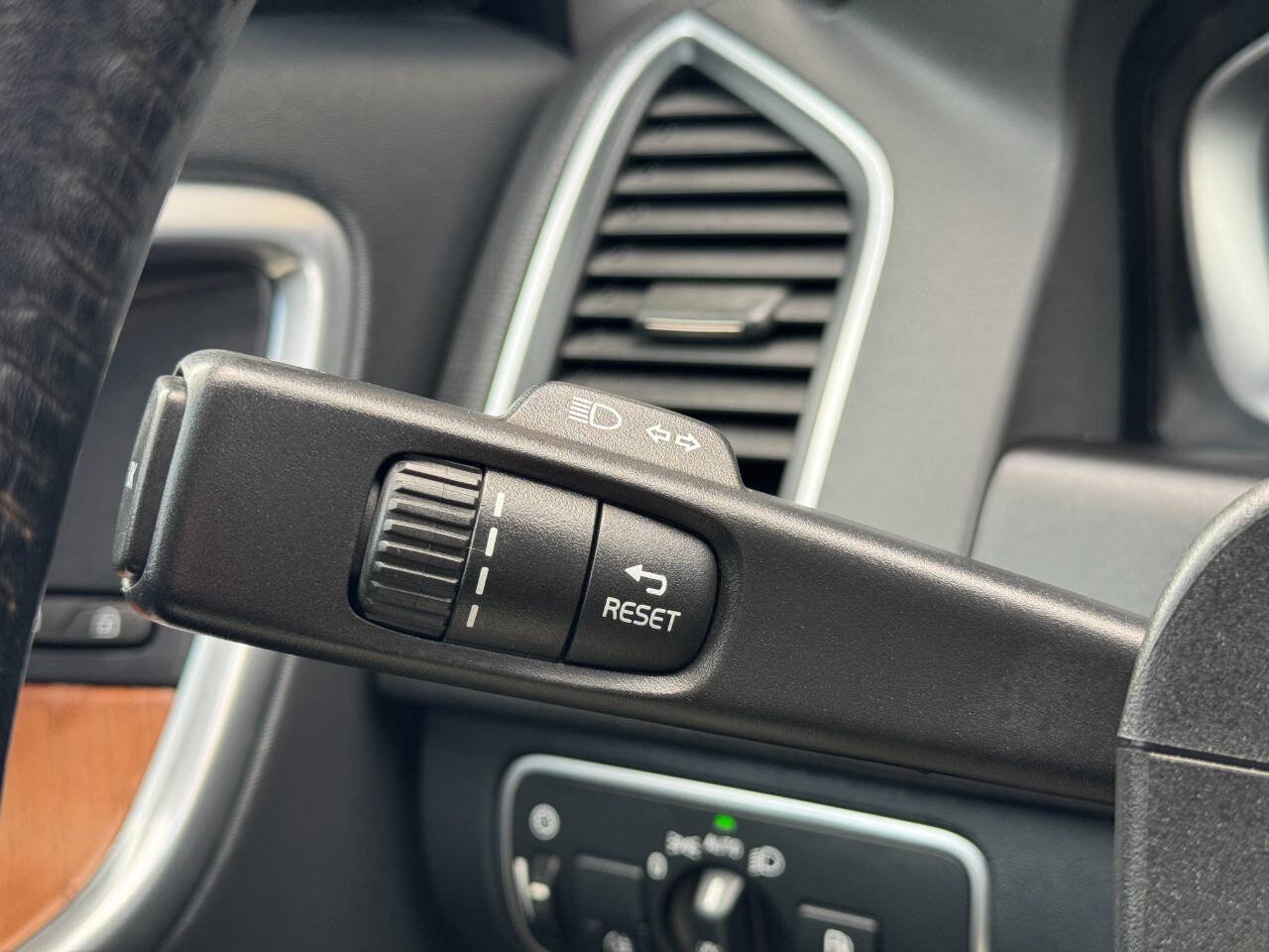 Used 2017 Volvo XC60 T5 Inscription image 28