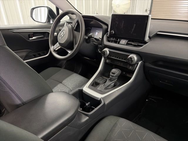 Used 2025 Toyota RAV4 XLE AWD/4WD image 19