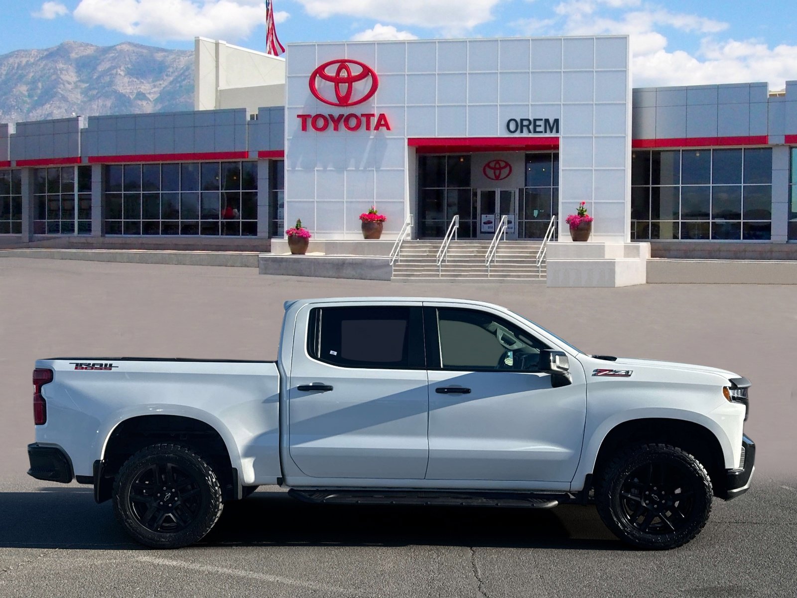 Used 2021 Chevrolet Silverado 1500 LT Trail Boss image 3