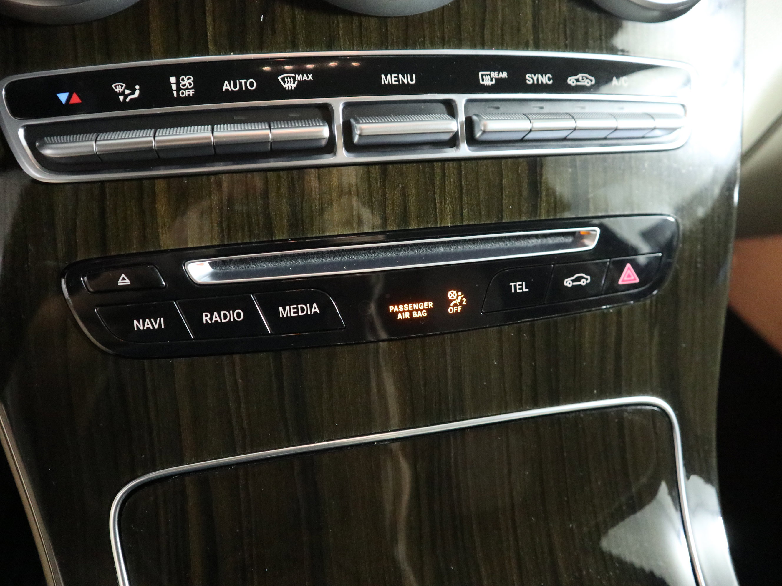 Used 2019 Mercedes-Benz GLC 300 w/ Premium Package image 29