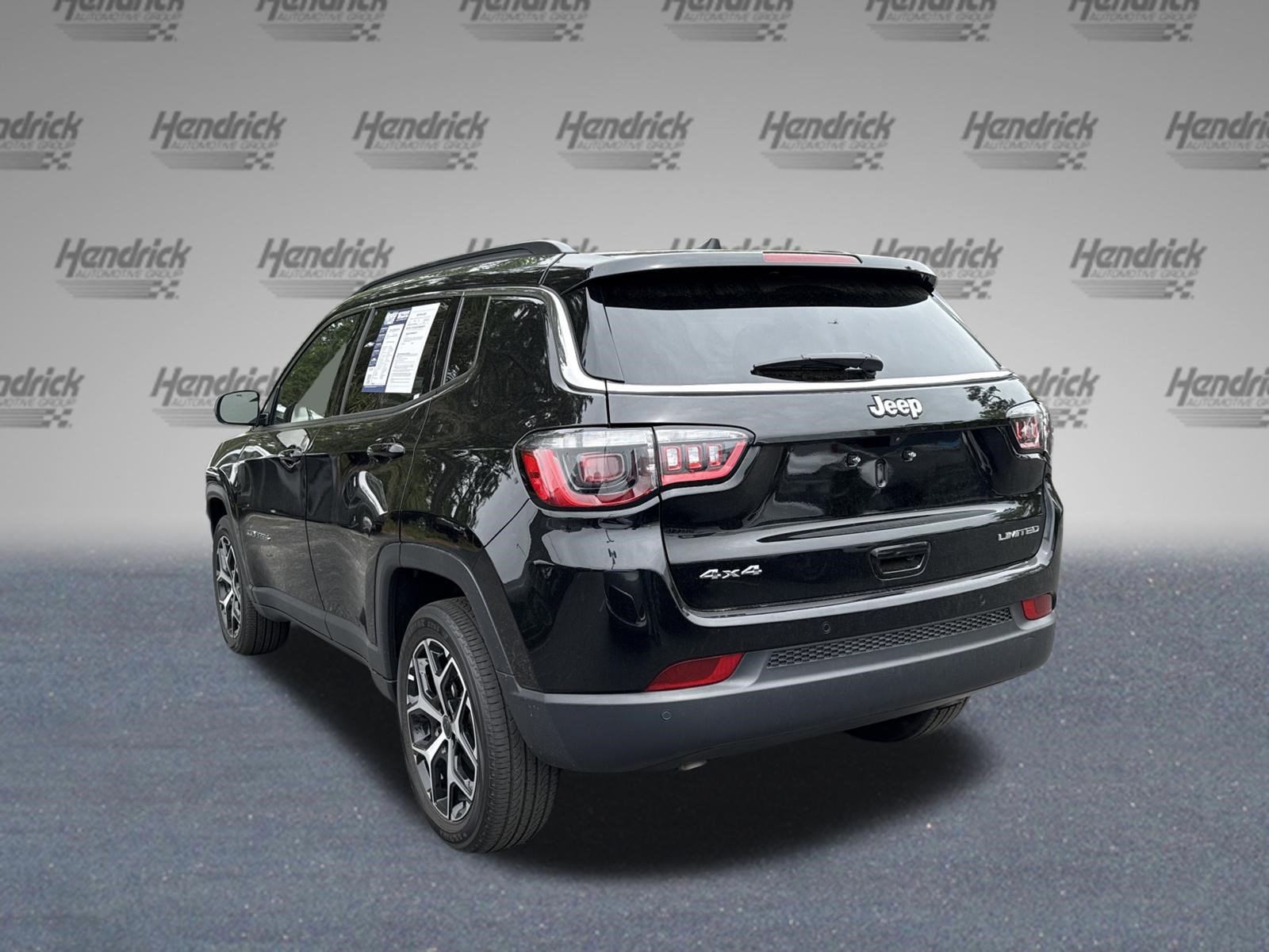 Used 2025 Jeep Compass Limited image 7