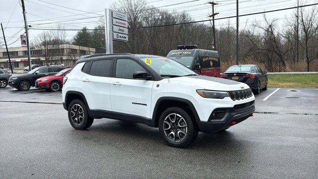 Certified 2025 Jeep Compass Trailhawk w/ Trailhawk Elite Group AWD/4WD image 2