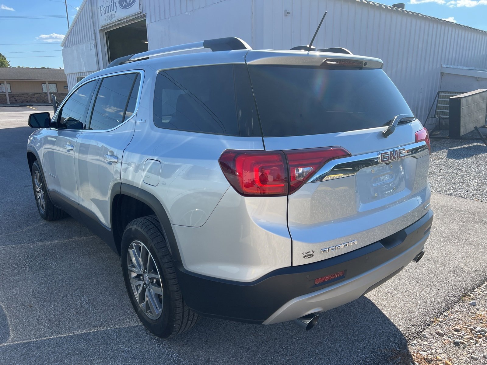 Used 2019 GMC Acadia SLE w/ Driver Alert Package I image 4