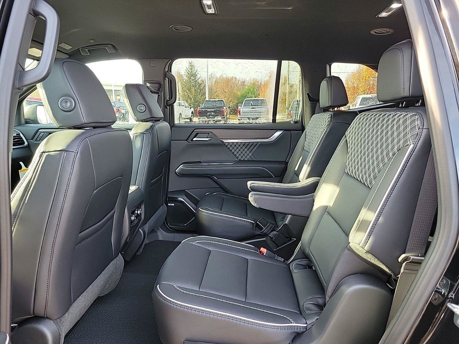 New 2026 GMC Acadia Denali w/ Super Cruise Package FWD image 12