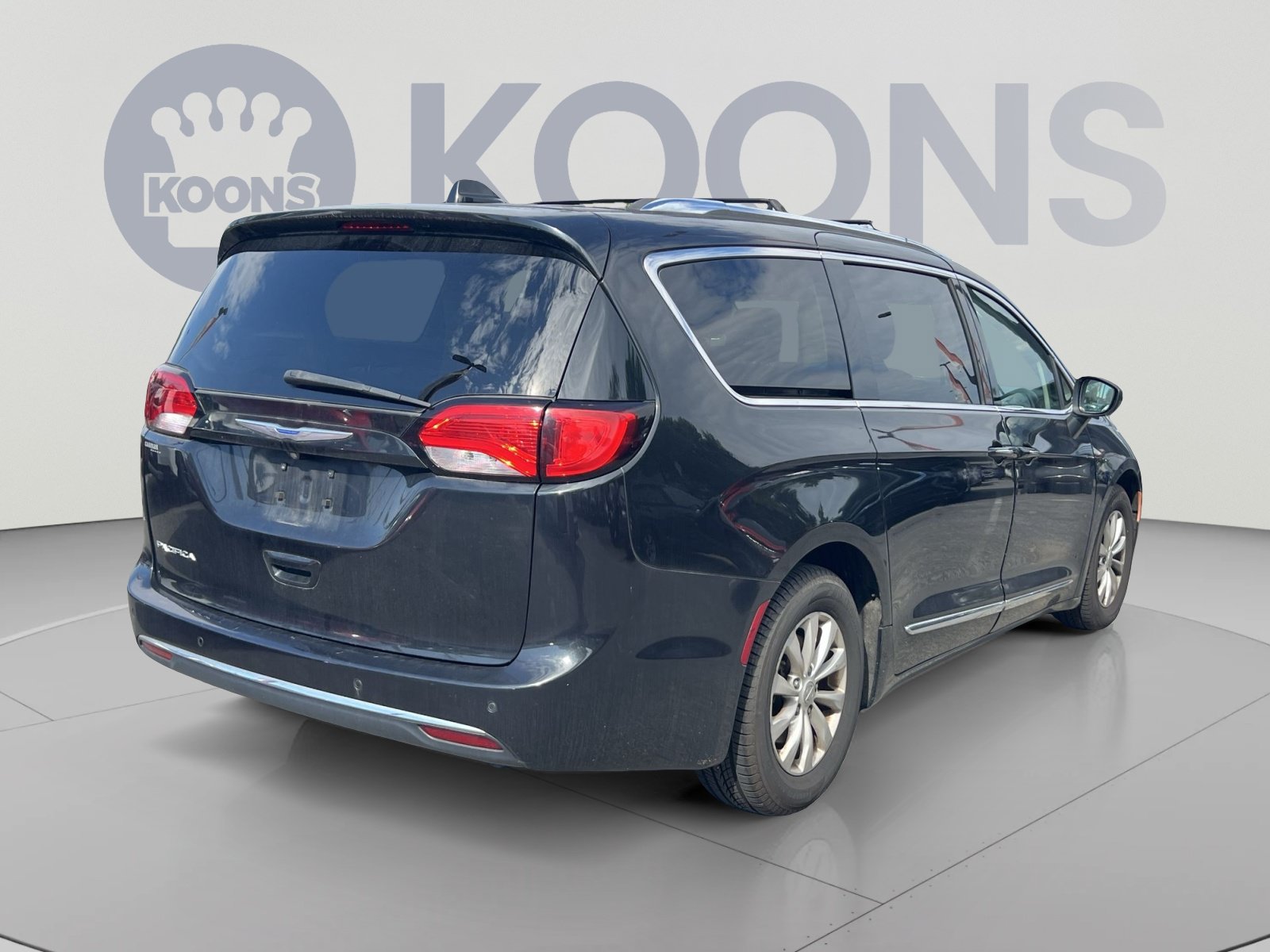 Used 2018 Chrysler Pacifica Touring-L FWD image 7