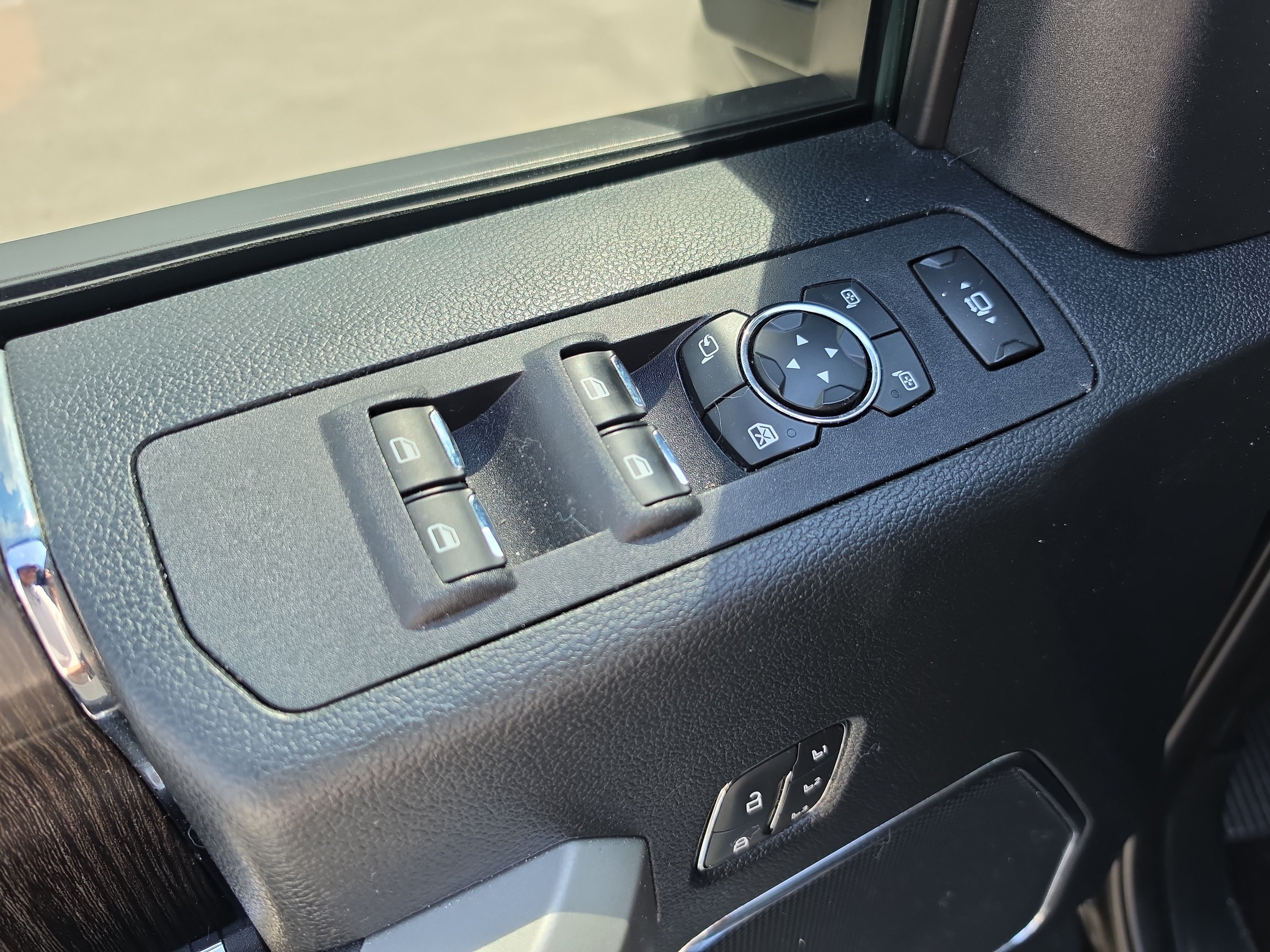 Used 2020 Ford F350 Lariat w/ Lariat Ultimate Package AWD/4WD image 16
