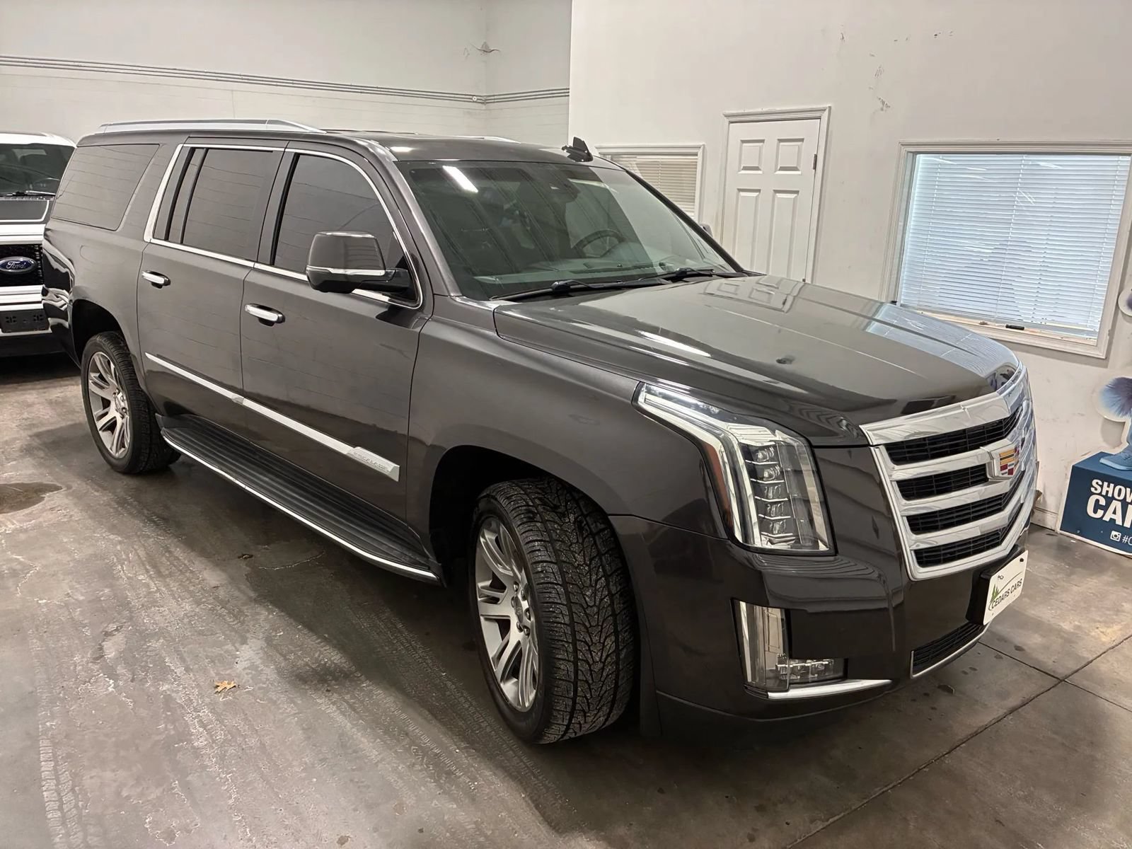 Used 2015 Cadillac Escalade ESV Luxury AWD/4WD image 12