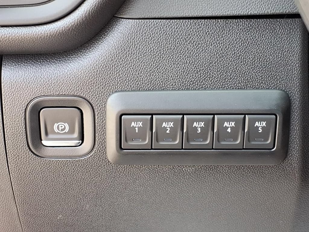 New 2026 Chevrolet Silverado 1500 Custom w/ LPO, Dark Essentials Package AWD/4WD image 17