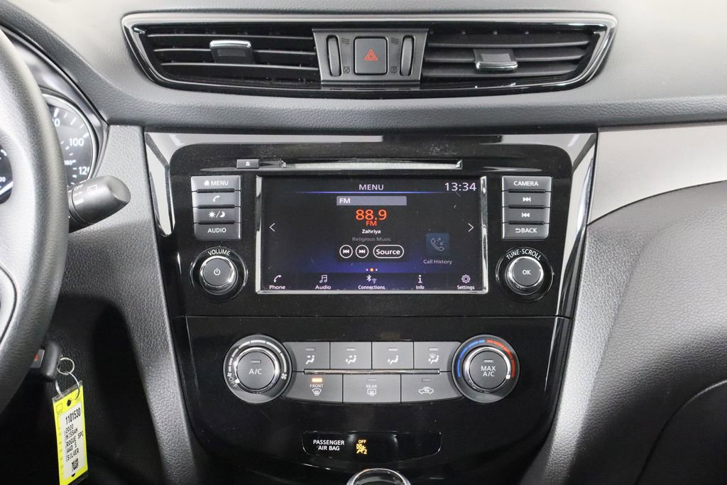 Used 2020 Nissan Rogue Sport S image 25