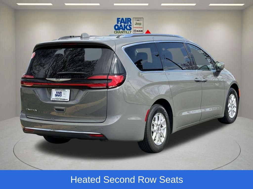 Used 2021 Chrysler Pacifica Touring-L w/ Uconnect Theater Family Group image 8