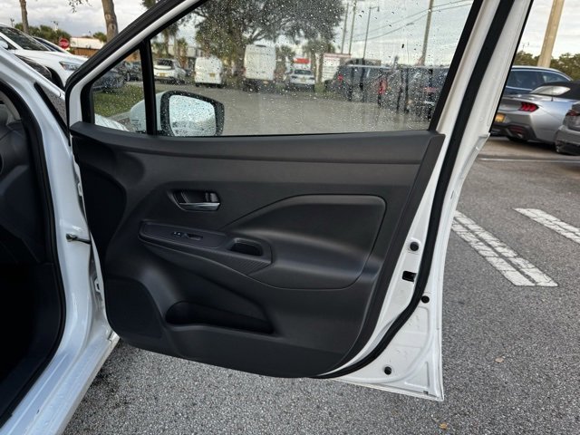 Used 2023 Nissan Versa SV image 11