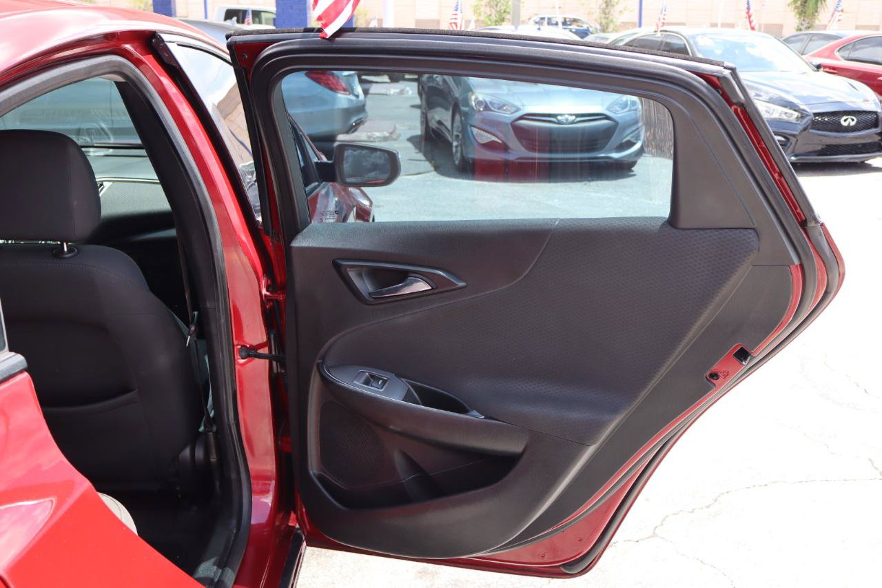 Used 2018 Chevrolet Malibu LT FWD image 19