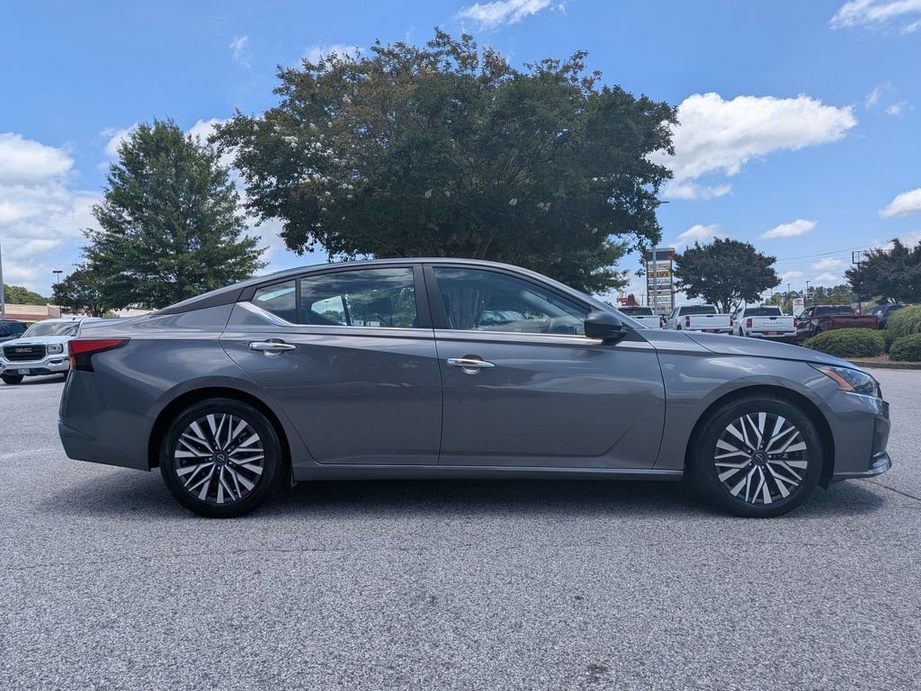 Used 2024 Nissan Altima 2.5 SV FWD image 9