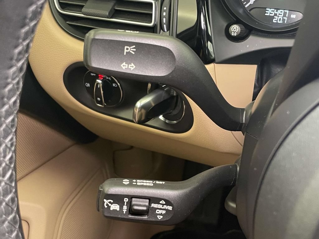 Certified 2023 Porsche Macan AWD/4WD image 39