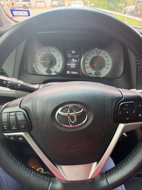 Used 2017 Toyota Sienna SE FWD image 11