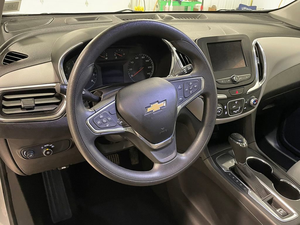 Used 2020 Chevrolet Equinox LS image 19