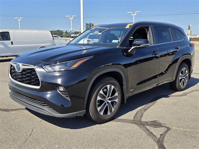 Used 2023 Toyota Highlander XLE image 7
