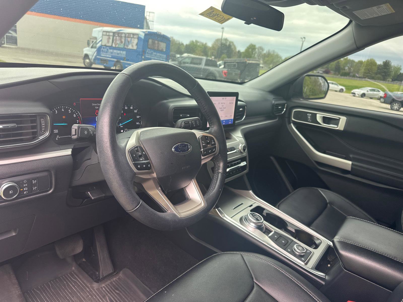 Used 2021 Ford Explorer XLT w/ Equipment Group 202A image 8