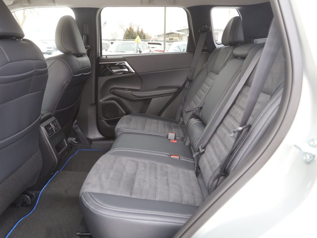 New 2025 Mitsubishi Outlander SE image 25