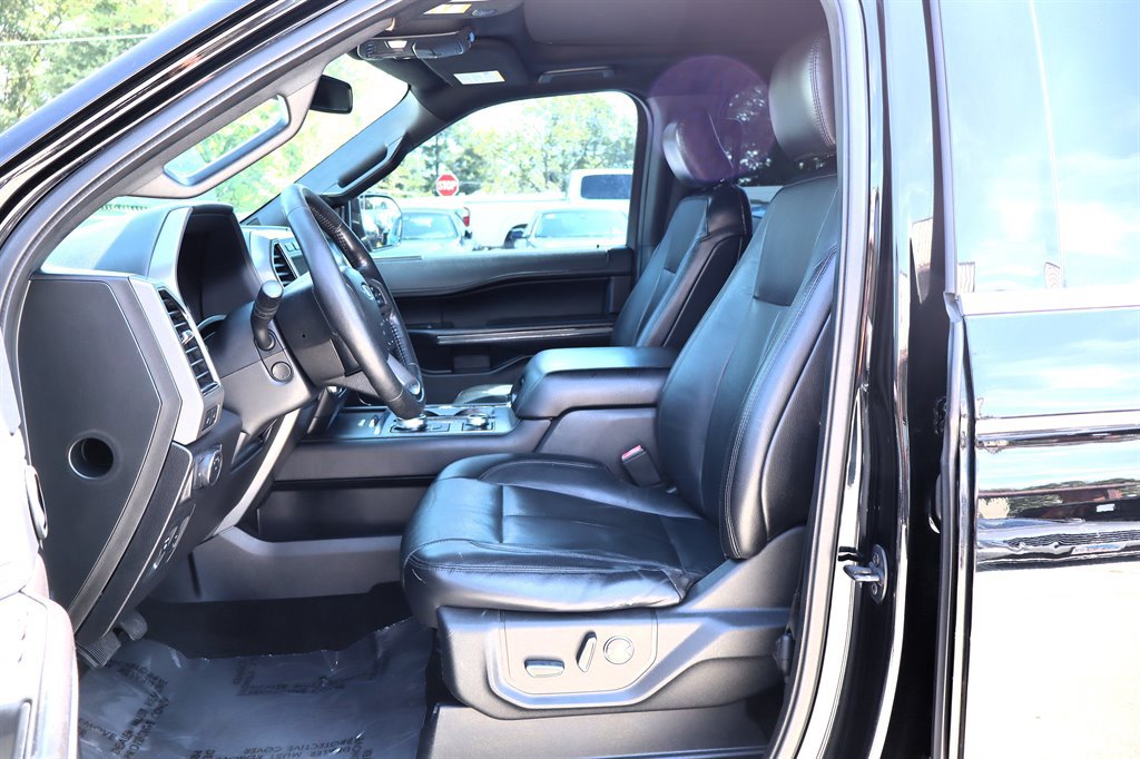 Used 2018 Ford Expedition Max XLT w/ Equipment Group 202A AWD/4WD image 16