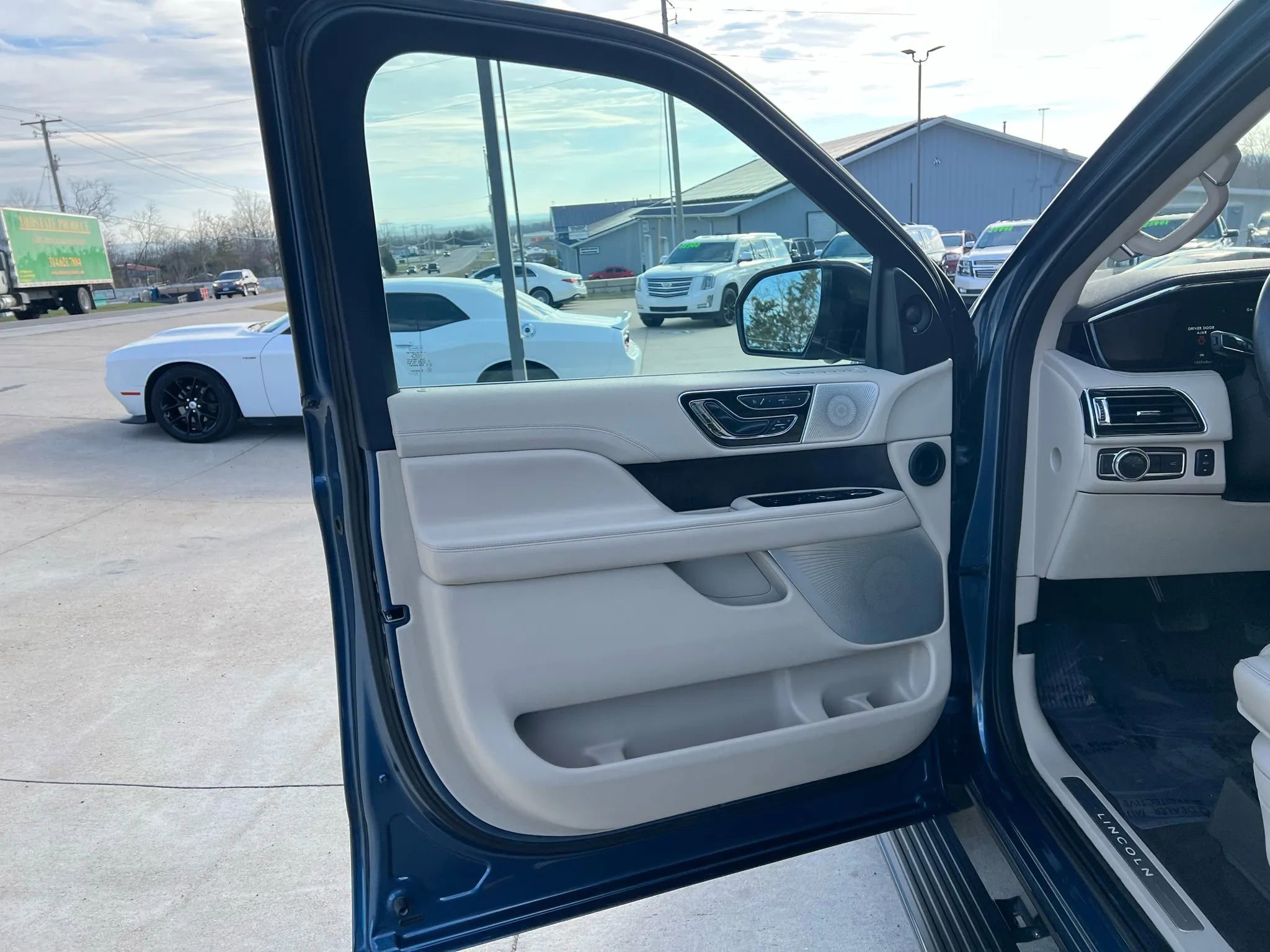 Used 2019 Lincoln Navigator L Reserve w/ Cargo Package image 13