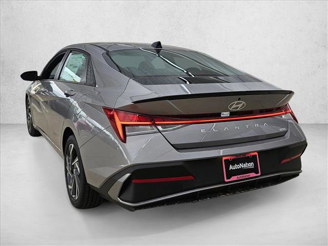 Used 2025 Hyundai Elantra SEL FWD image 9