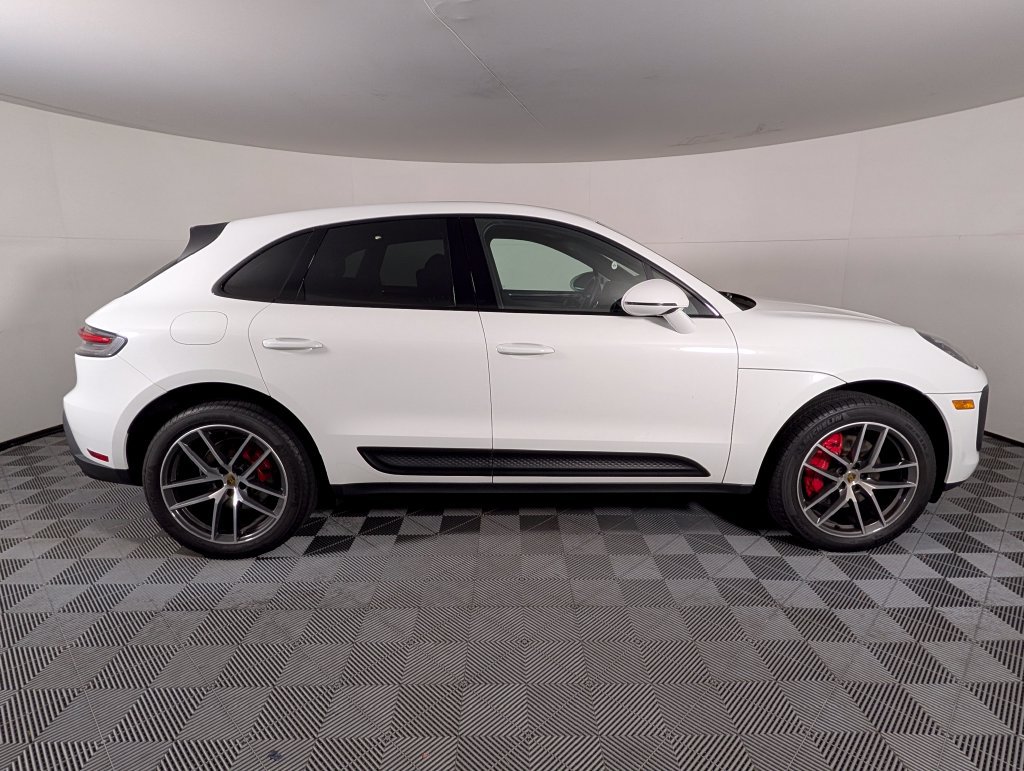 Certified 2023 Porsche Macan S AWD/4WD image 7