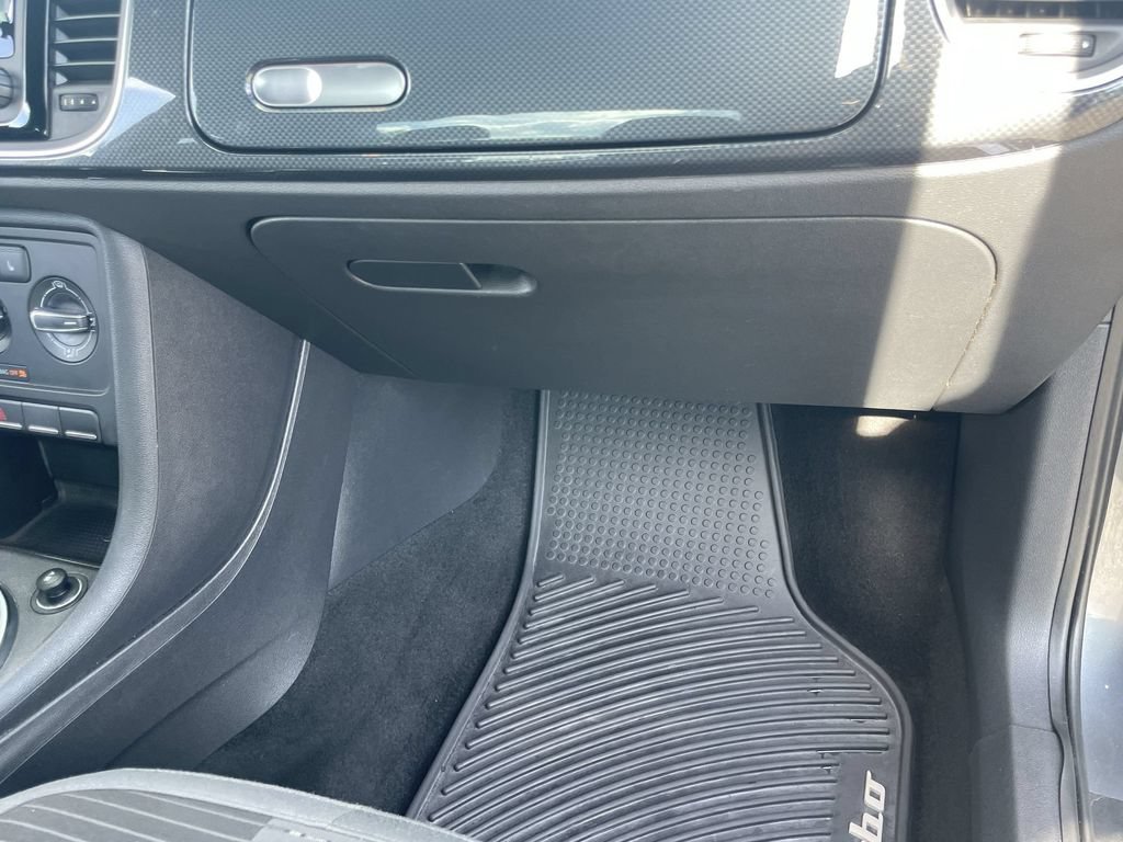 Used 2012 Volkswagen Beetle Turbo FWD image 24